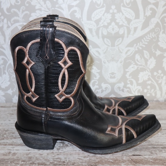 Ariat Shoes - Ariat Hand-Embroidered Boots Black Sz 7.5B
